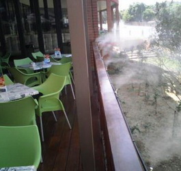 หัวพ่นหมอกลดความร้อนที่ร้านอาหาร หัวพ่นหมอกลดความร้อนที่ร้านอาหาร